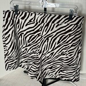 Charter Club Shorts Women 12 White With Brown Zebra Stripes Zips On Side Pockets